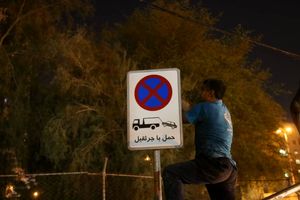 نصب مجدد پس از سرقت گسترده تابلوهای ترافیکی بندرعباس