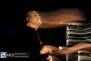 شبی به‌ یادماندنی با اجرای هنرمندانه علیرضا قربانی/ با من بخوان در روزگار غریب  