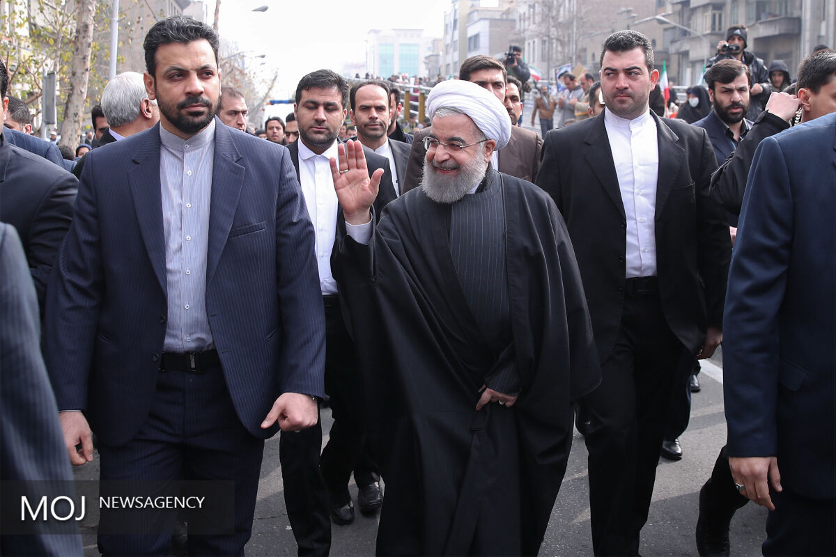 راهپیمایی رییس جمهور در یوم الله ۲۲ بهمن