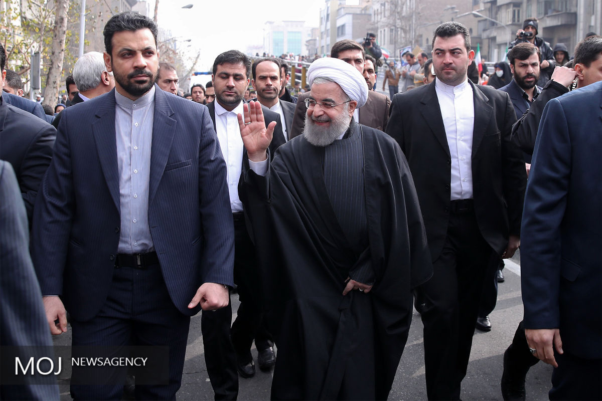 راهپیمایی رییس جمهور در یوم الله ۲۲ بهمن