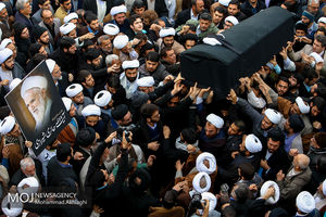 تشییع پیکر آیت‌الله حائری شیرازی