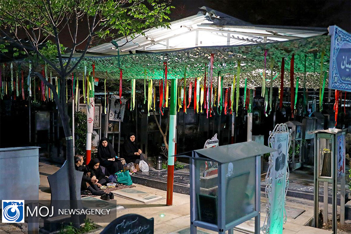 احیای شب بیست و یکم ماه رمضان در قطعه شهدای بهشت زهرا (س)