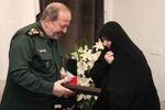 دیدار سرپرست وزارت دفاع با خانواده شهدای جنگ رمضان