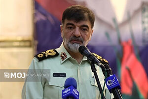 با ایادی داخلی دشمن ، چون دشمن برخورد می‌کنیم