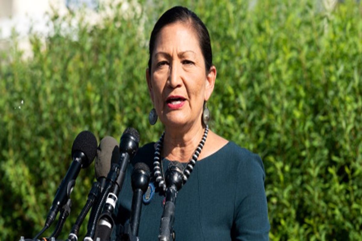 دبرا آن هالند وزیر کشور آمریکا