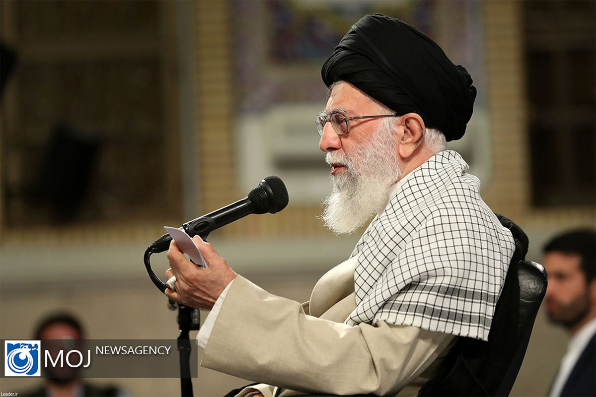 دیدار جمعی از دانشجویان با مقام معظم رهبری