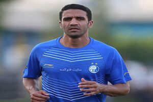 مسعود ریگی در حال مذاکره با استقلال