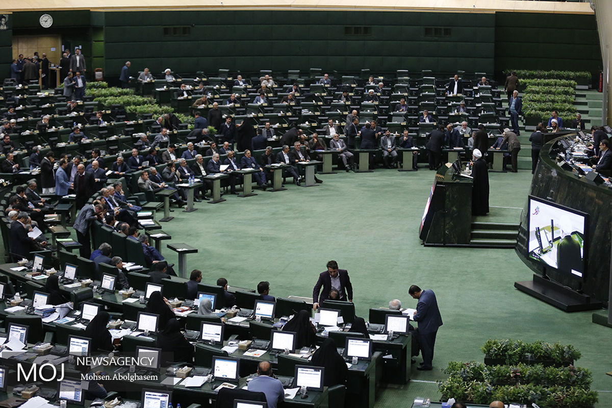 تقدیم لایحه بودجه سال ۹۷ به مجلس توسط رییس جمهوری