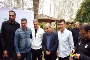 کاشت نهال توسط کی روش  و علی دایی