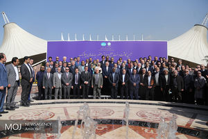 کاشت درخت صلح و دوستی