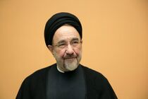 دست مدافعان وطن را می‌بوسم