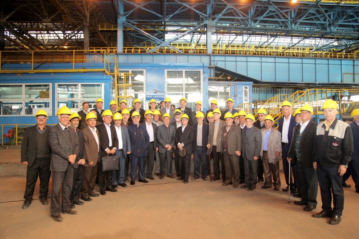 همایش پیشگامان انقلاب و صنعت ذوب آهن اصفهان