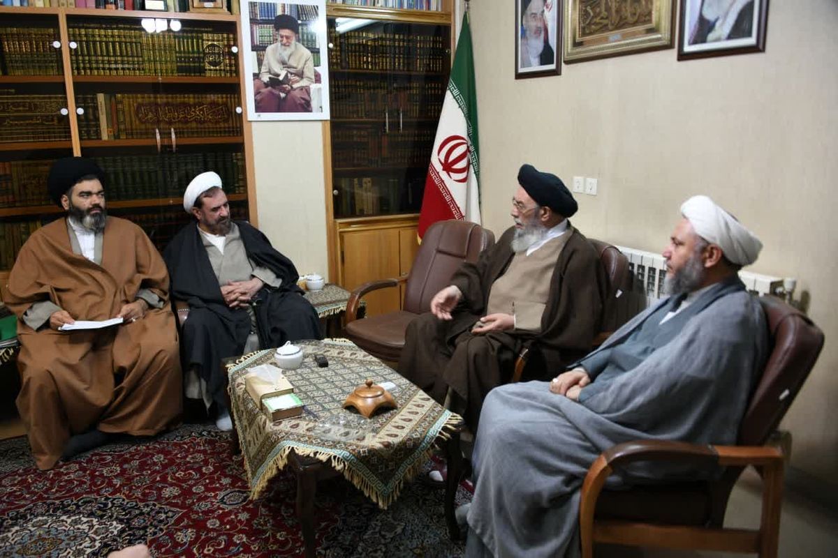 امام جمعه اصفهان.