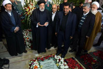 ادای احترام آیت الله رییسی ‌به مقام شهید حاج قاسم سلیمانی