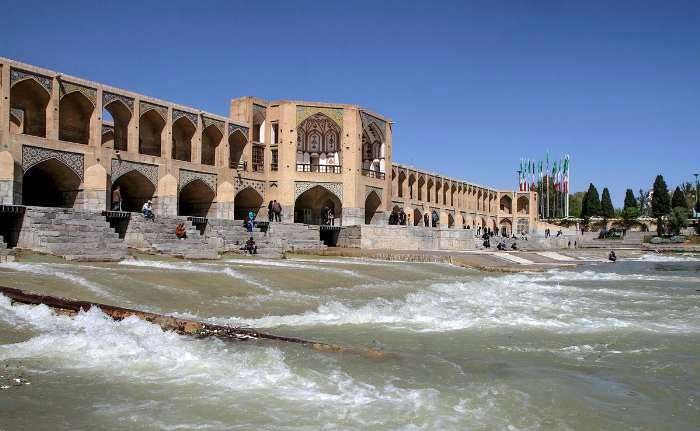 زاینده رود هفته اول بهمن ماه جاری می شود