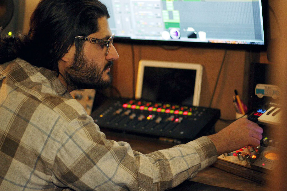 آهنگساز فیلم سینمایی فریدِ؟ میگه ساعت هشت - جواد حقیقی