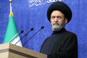 ترامپ با اعلام آتش بس و اقدام به مذاکره سلطنت طلب‌ها را آتش زد 