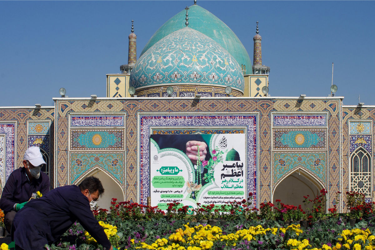 حرم مطهر رضوی برای میلاد پیامبر گل آرایی شد