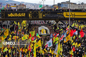 بدرقه شگفت انگیز مردم لبنان، نشانگر استحکام پیوند با محور مقاومت است