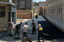 مناسب سازی مسیر‌های بسیار پر‌تردد شهر میبد/ اجرای عملیات آسفالت کوچه شهید محمد حسین وهابی میبد