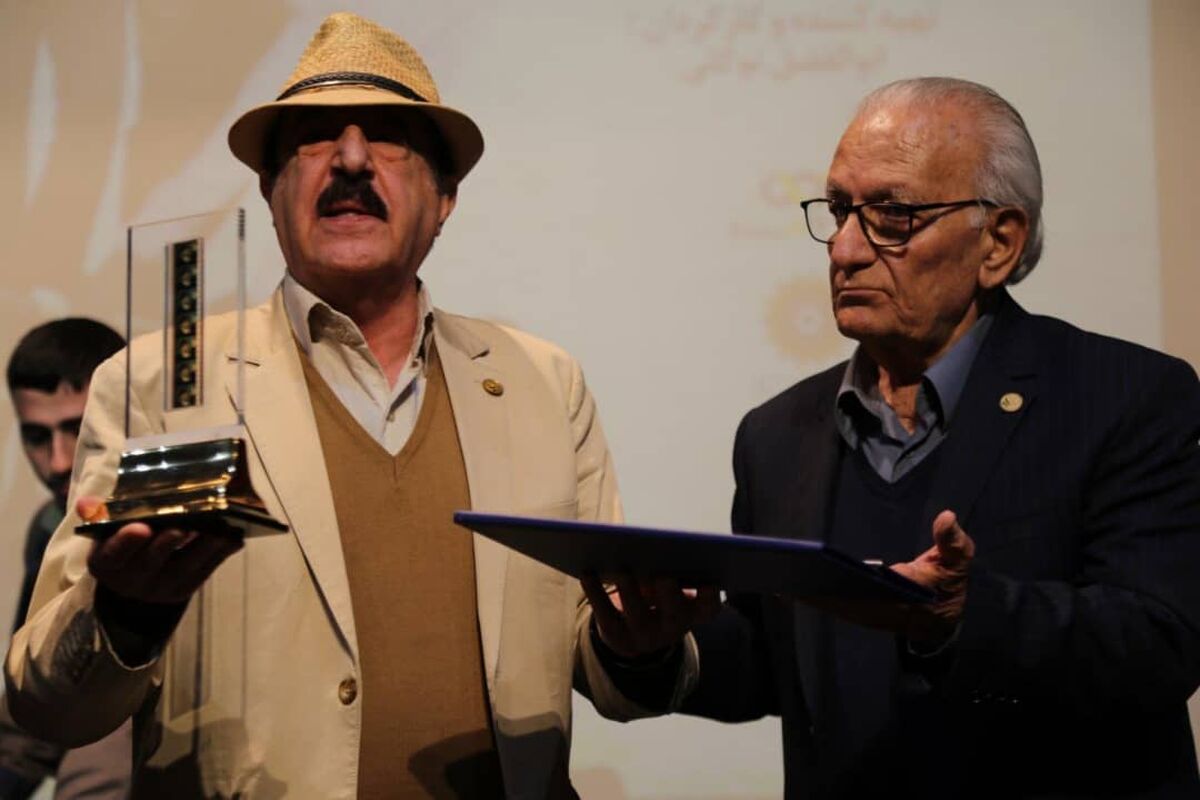 منوچهر آذری