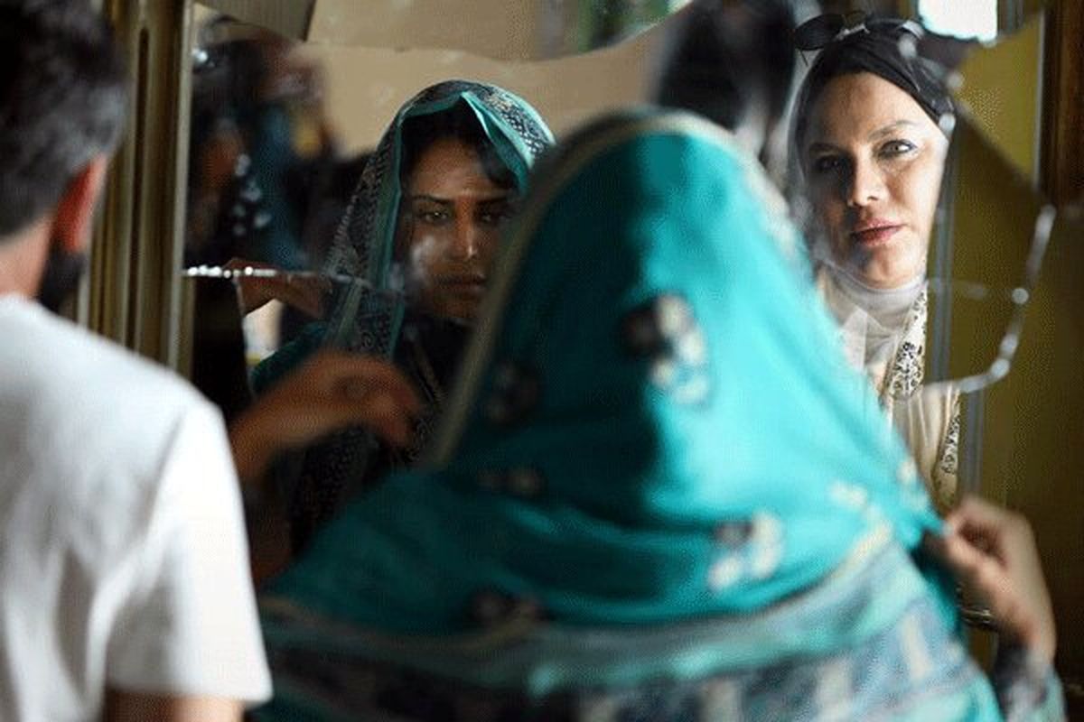 مستند ماه در تکه آینه