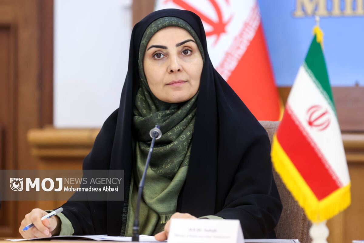 فرزانه صادق به‌عنوان وزیر وزارت راه و شهرسازی