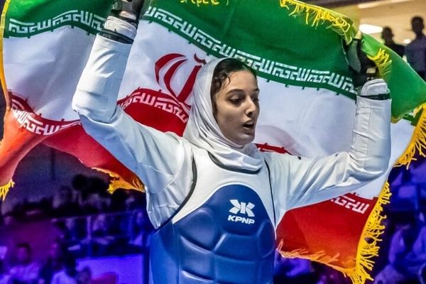 قهرمانی جهان در دستان حنا زرین کمر و بنیامین سلطانیان در تکواندوی نوجوانان 