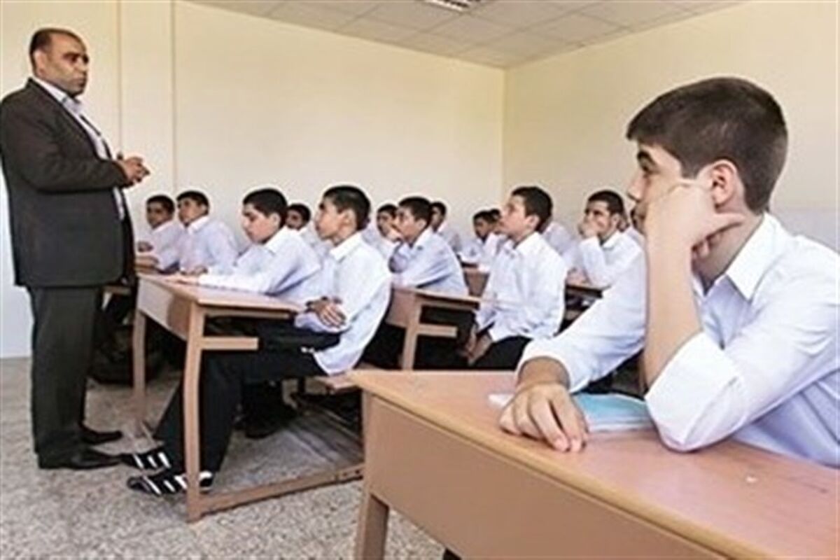 دانش آموز در مقطع دهم