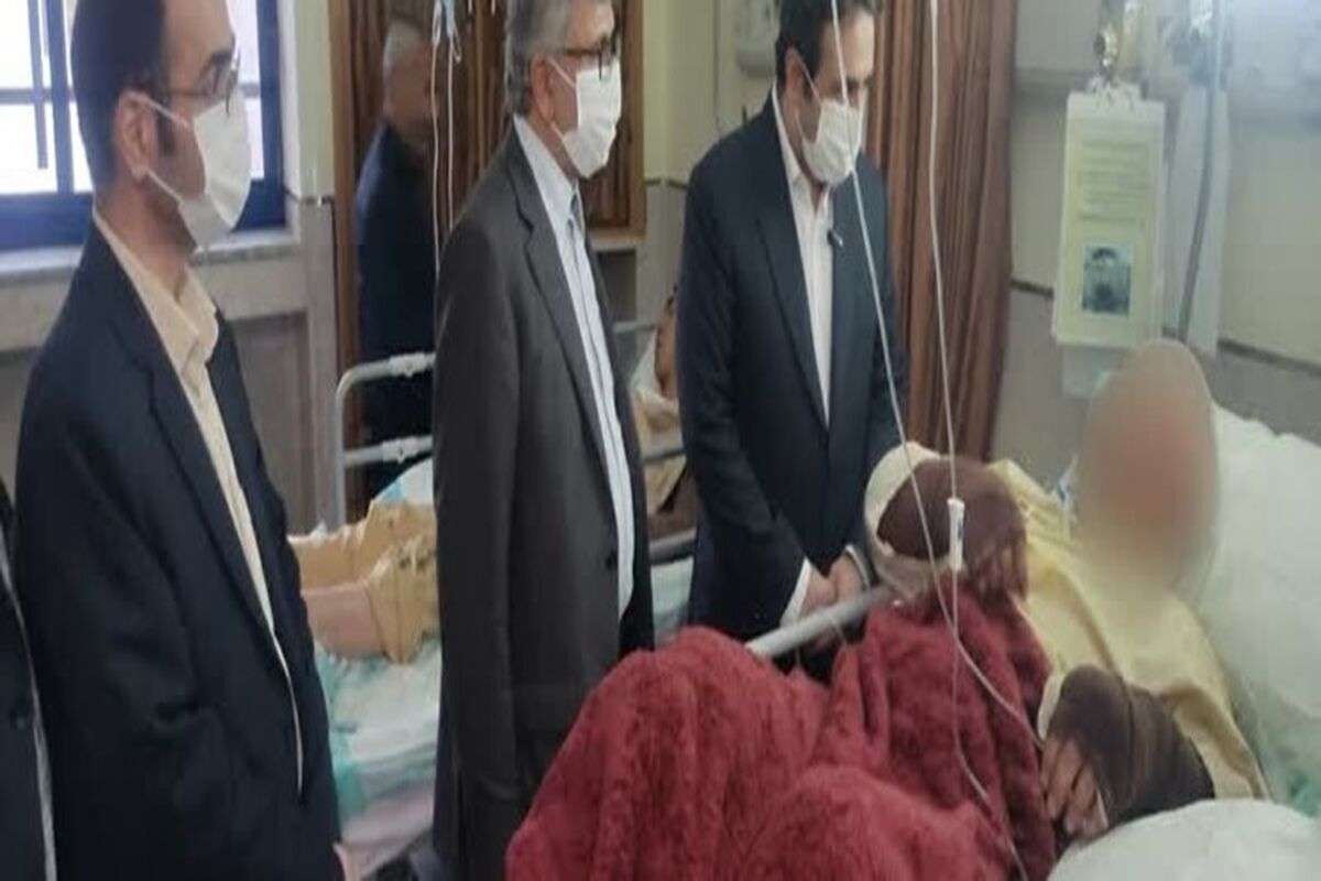 معاون وزیر بهداشت در دیدار از بیماران حریق لنگرود