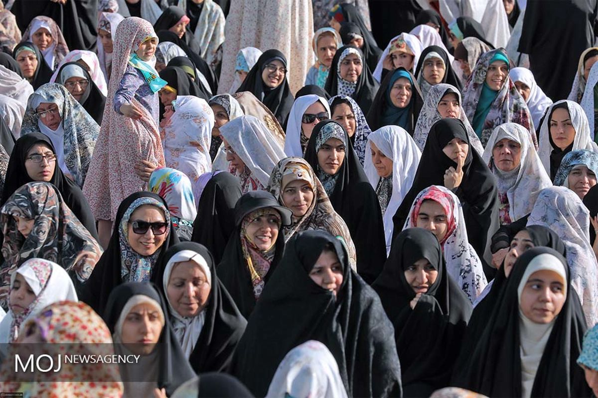 اقامه نماز عید فطر توسط رهبر معظم انقلاب حضرت آیت الله خامنه ای