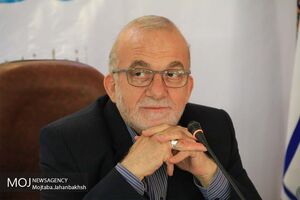 نشست خبری فولادگر نماینده مردم اصفهان و رئیس کمیسیون حمایت از تولید ملی در مجلس شورای اسلامی