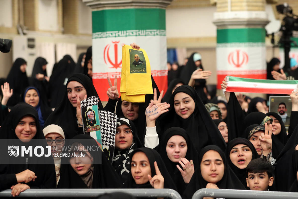 دیدار هزاران نفر از دانش آموزان و دانشجویان با رهبر معظم انقلاب