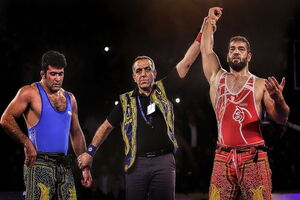 بازوبند پهلوانی ایران به احمد میرزاپور رسید