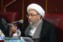 مسئولان به واقع برای رفع  مشکلات اقتصادی تلاش می‌کنند