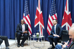 محور گفت‌ وگوی تلفنی وزیر خارجه انگلیس و معاون ترامپ چه بود؟