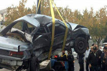 حادثه برخورد یک دستگاه پژو با اتوبوس / رانندگان اتوبوس باید قوانین رانندگی را بیشتر رعایت کنند