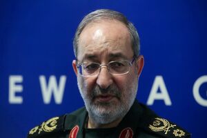 حداکثر حقوق فرماندهان نیروهای مسلح بالاتر از حد مجاز نیست