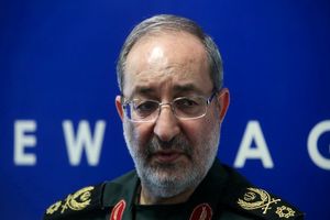 حداکثر حقوق فرماندهان نیروهای مسلح بالاتر از حد مجاز نیست