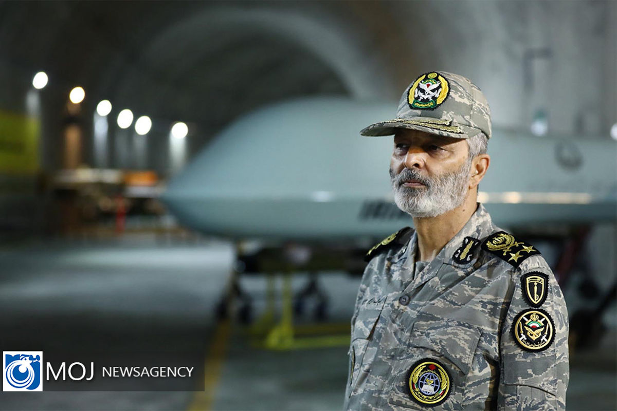 بازدید رییس ستاد کل نیروهای مسلح و فرمانده کل ارتش از پایگاه پهپادی راهبردی 313 ارتش