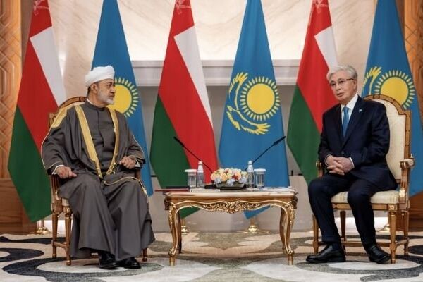 عمان و قزاقستان بر حل اختلافات منطقه از طریق گفت‌وگو تاکید کردند