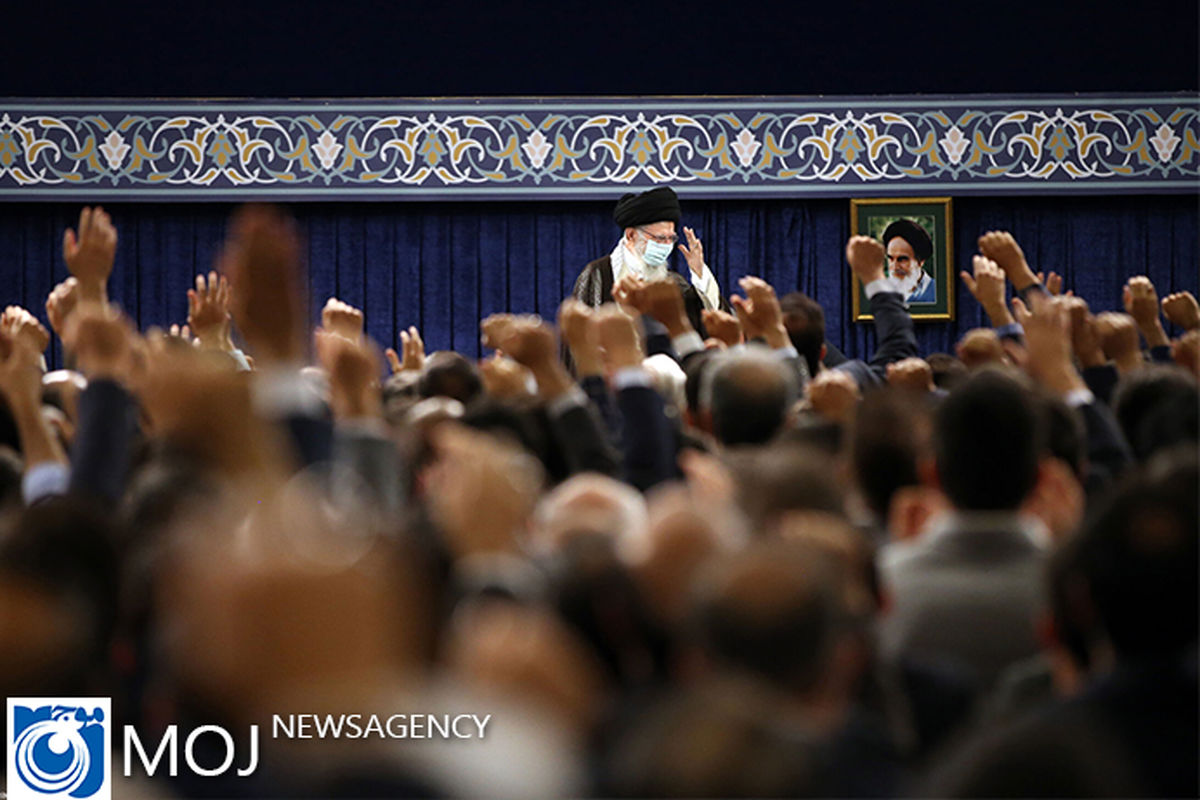 بازدید رهبر انقلاب از نمایشگاه دستاوردهای صنعت هسته‌ای کشور