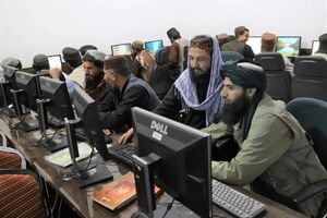 شادی جالب مردم افغانستان از وصل شدن اینترنت بعد از ۴۸ ساعت! + فیلم
