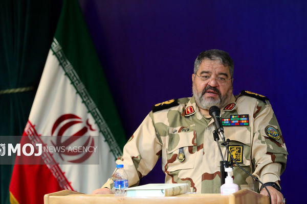 تمرکز دشمنان بر اختلال در زنجیره تأمین کالا و خدمات است