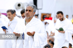کاروان زائران ایرانی در سرزمین عرفات یک‌صدا نجوای عاشقانه حضرت اباعبدالله (ع) را زمزمه کردند