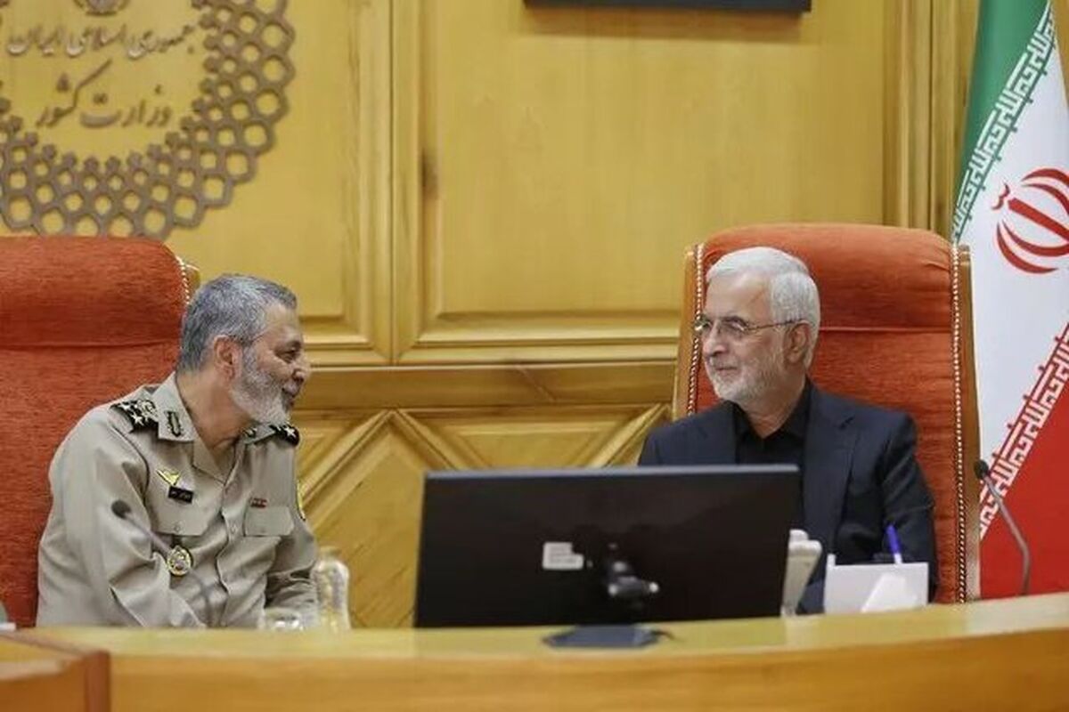 فرمانده کل ارتش و وزیر کشور
