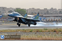 آغاز رژه هوایی جنگنده‌های نیروی هوایی ارتش