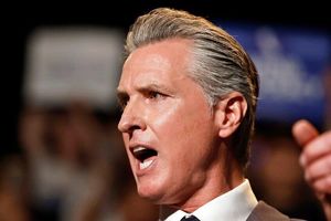 فرماندار کالیفرنیا از ترامپ به دلیل اعزام گارد ملی شکایت می‌کند