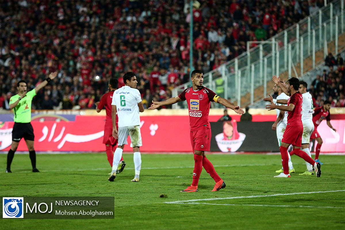 دیدار تیم های فوتبال پرسپولیس و ماشین سازی