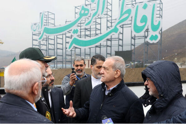 پزشکیان از شهرک مسکونی حضرت فاطمه زهرا(س) فراجا بازدید کرد